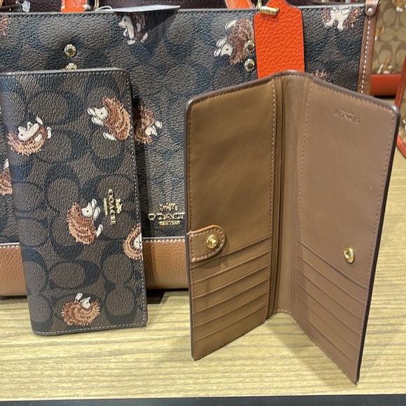 Coach Slim Wallet In Signature Canvas With Hedgehog Print
Gold/Brown Black Multi - Picture 10 of 16